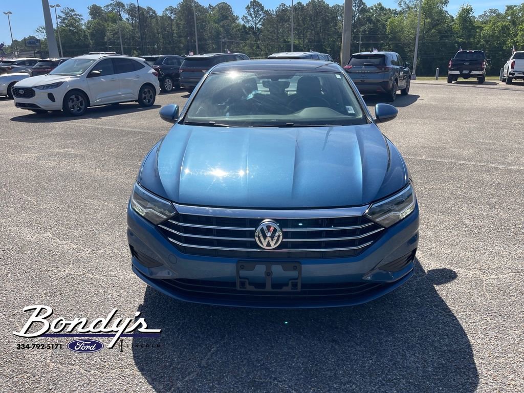 Used 2021 Volkswagen Jetta SE image 2