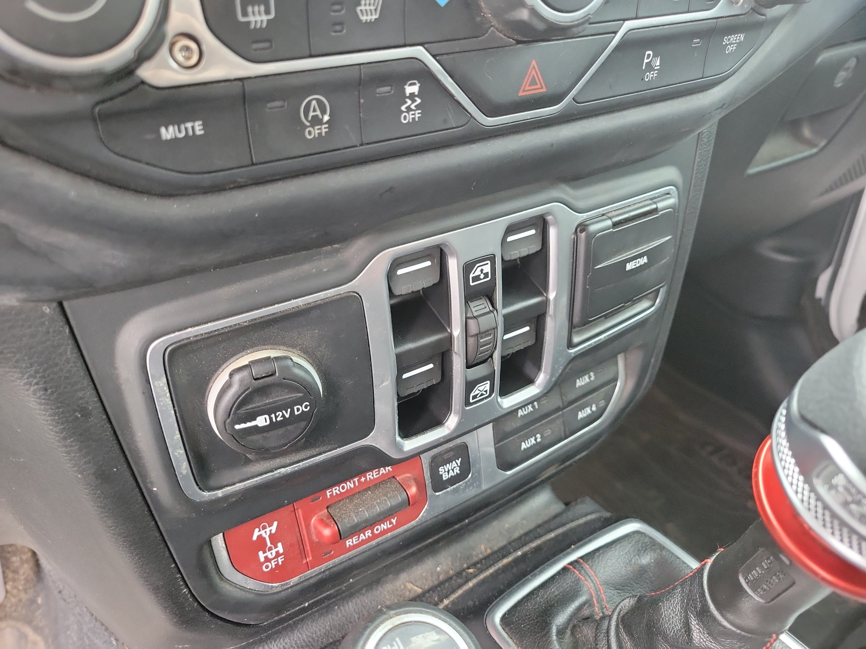Used 2018 Jeep Wrangler Unlimited Rubicon AWD/4WD image 18