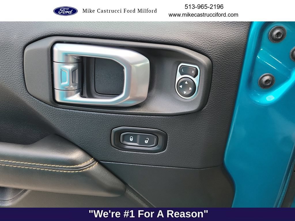 Used 2024 Jeep Wrangler Unlimited Sahara w/ Technology Group AWD/4WD image 18