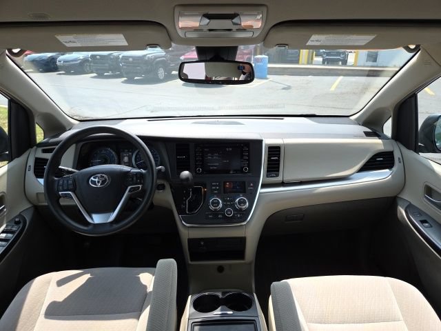 Used 2019 Toyota Sienna LE w/ LE Preferred Package FWD image 22