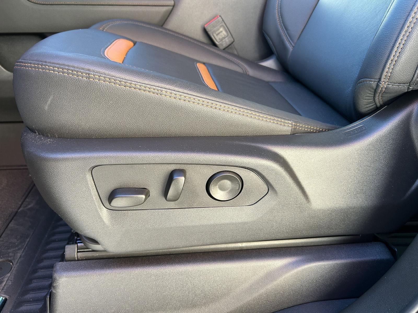 Used 2025 GMC Sierra 1500 AT4 w/ AT4 Premium Package image 29