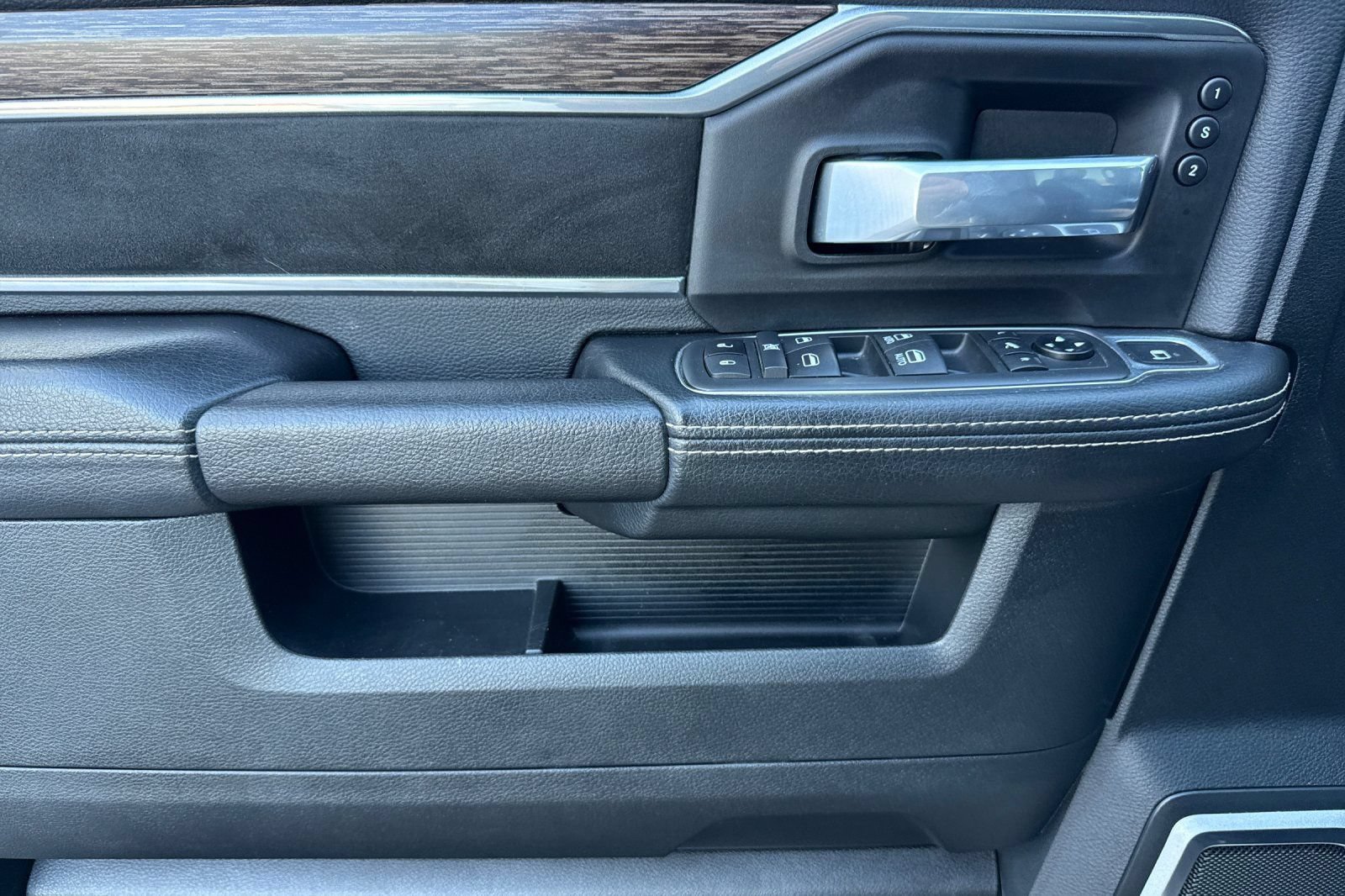 Used 2021 RAM 3500 Laramie AWD/4WD image 11
