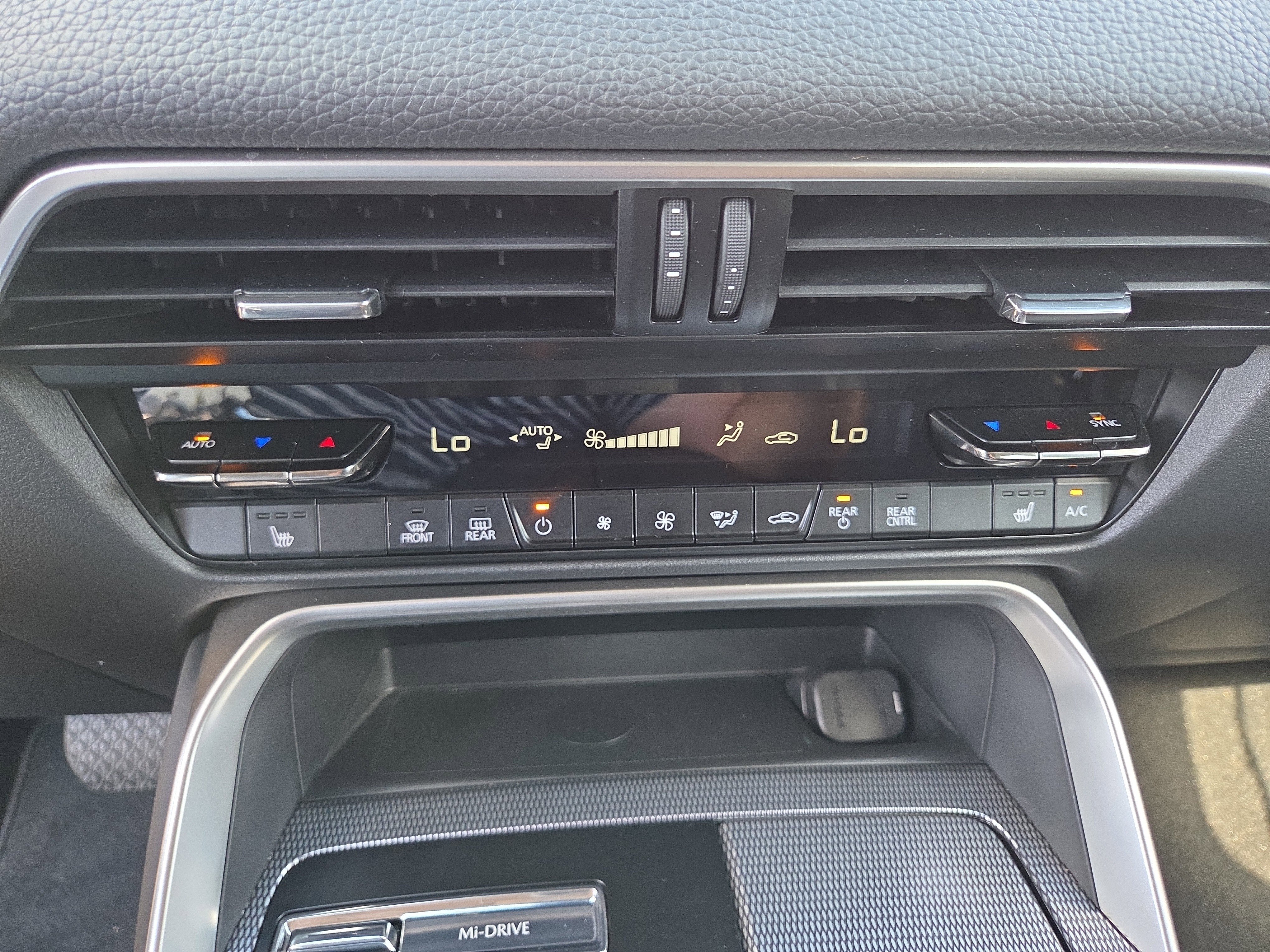 Used 2024 MAZDA CX-90 Plug-In Hybrid w/ Premium Pkg image 26