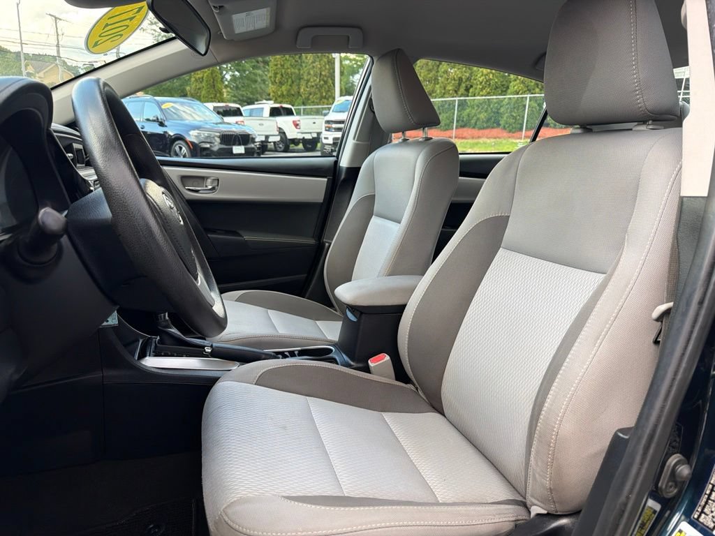 Used 2017 Toyota Corolla LE w/ Carpet Mat Package (TMS) FWD image 14