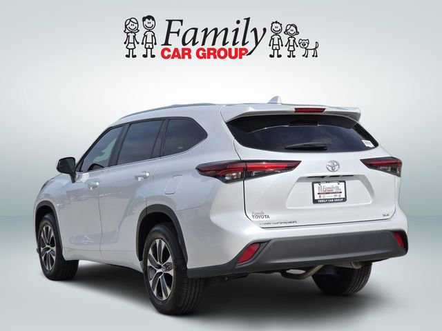 Certified 2025 Toyota Highlander XLE FWD image 3