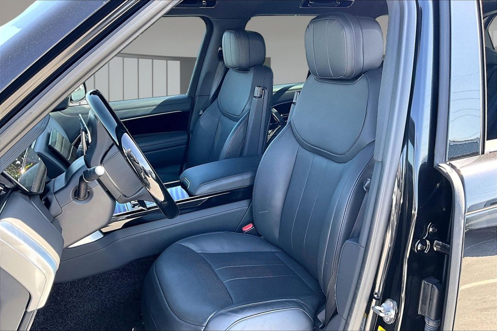 Certified 2025 Land Rover Range Rover SE AWD/4WD image 19
