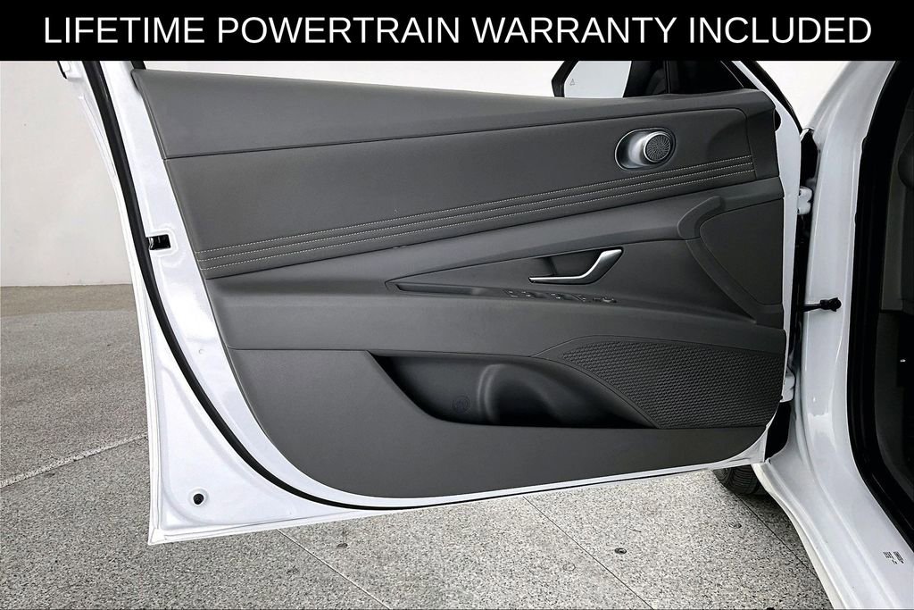 Used 2025 Hyundai Elantra Sport image 18
