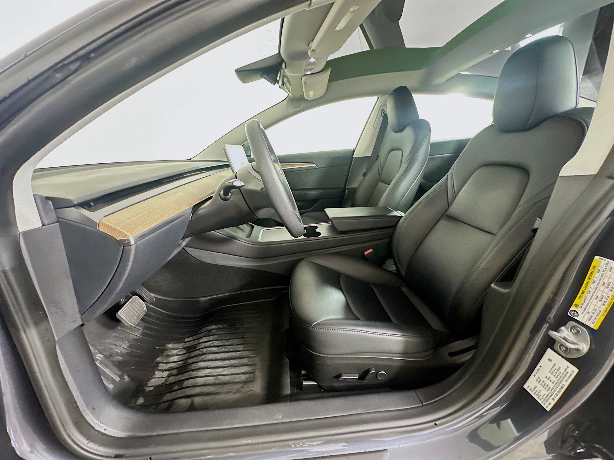 Used 2023 Tesla Model 3 Standard Range image 13