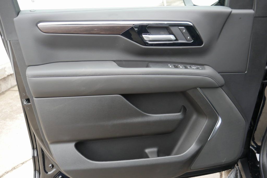 New 2026 Chevrolet Suburban LS image 28