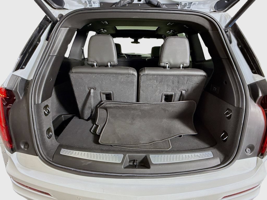 Used 2025 Cadillac XT6 Luxury FWD image 27