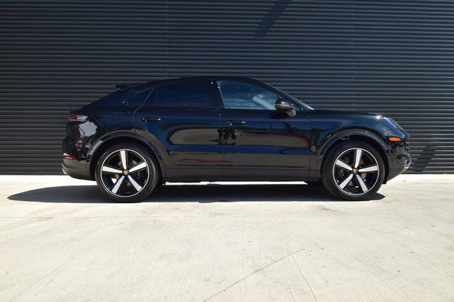 Used 2025 Porsche Cayenne Coupe AWD/4WD image 8