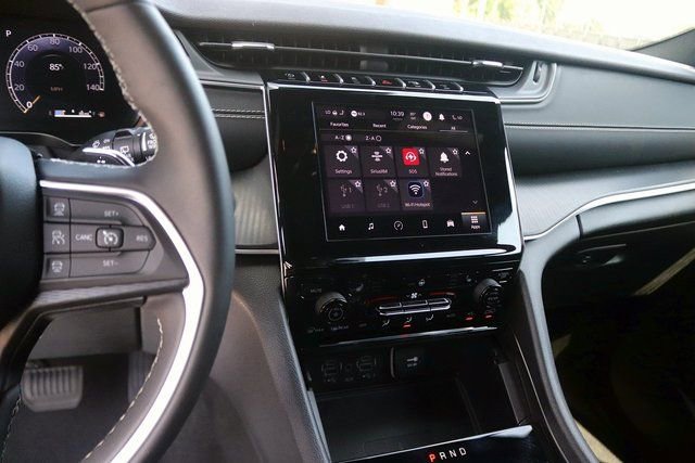 Used 2024 Jeep Grand Cherokee Altitude AWD/4WD image 17