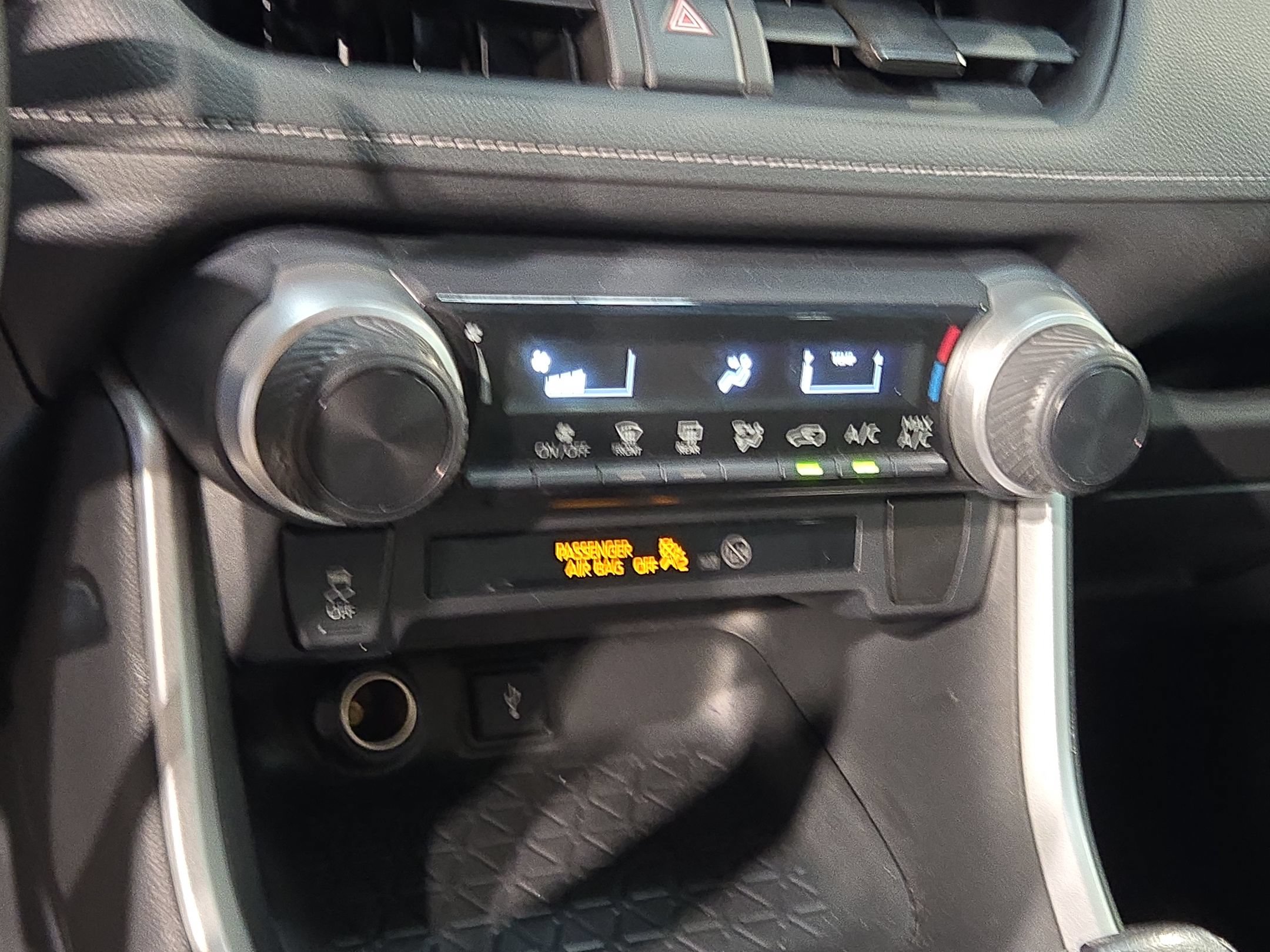 Used 2022 Toyota RAV4 LE FWD image 31