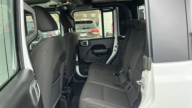 Used 2022 Jeep Gladiator Sport image 21
