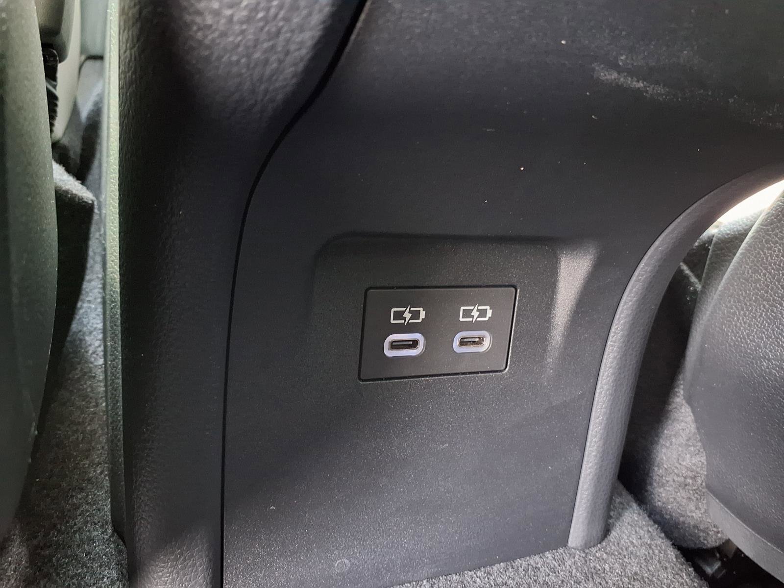 Used 2025 Toyota Prius XLE FWD image 26