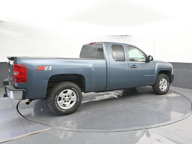 Used 2009 Chevrolet Silverado 1500 LT w/ Power Pack Plus AWD/4WD image 2