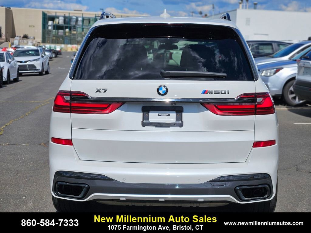 Used 2021 BMW X7 M50i image 3