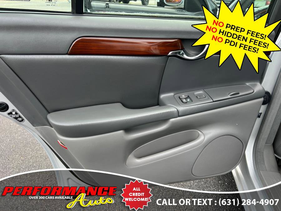 Used 2001 Cadillac De Ville DTS w/ Comfort/Convenience Pkg image 25