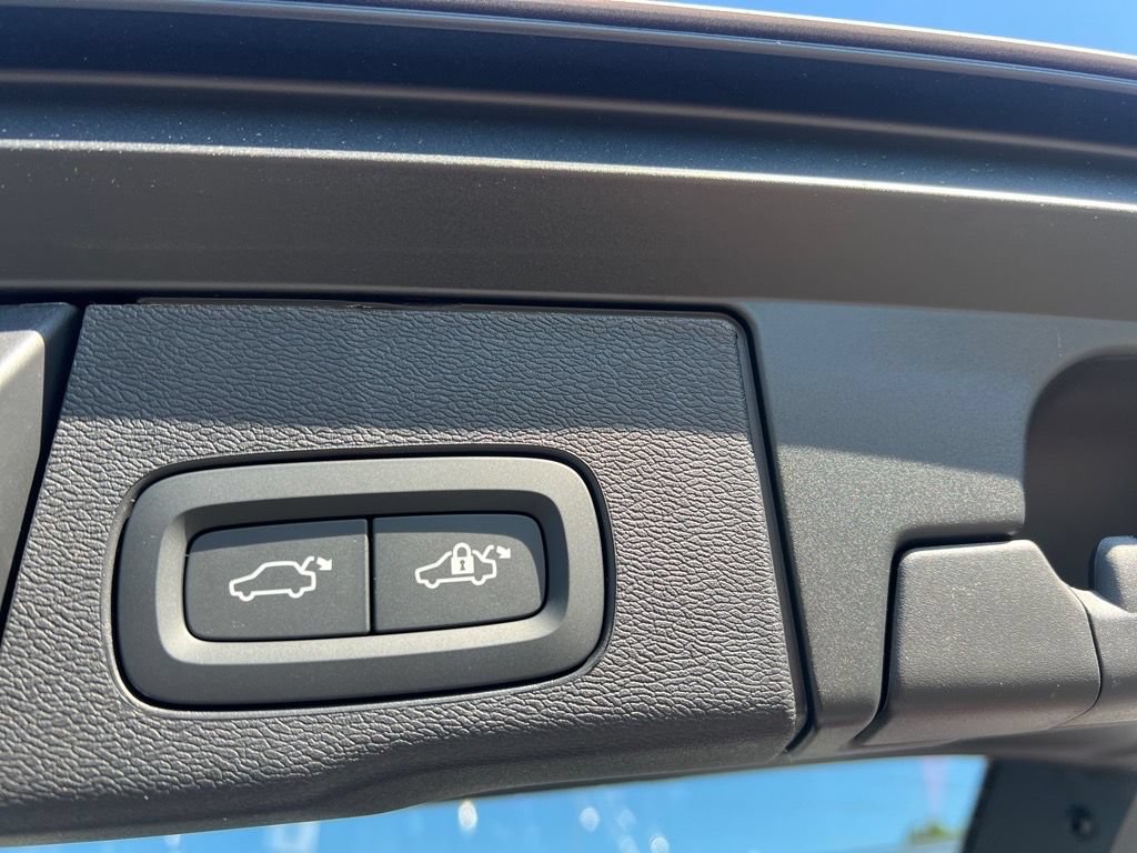 New 2026 Volvo XC60 B5 Plus w/ Protection Package Premier AWD/4WD image 30