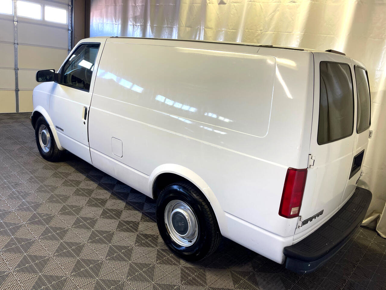 Used 1999 GMC Safari image 4