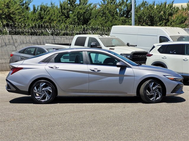New 2025 Hyundai Elantra Limited image 3