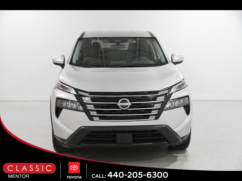Used 2024 Nissan Rogue SV AWD/4WD image 2