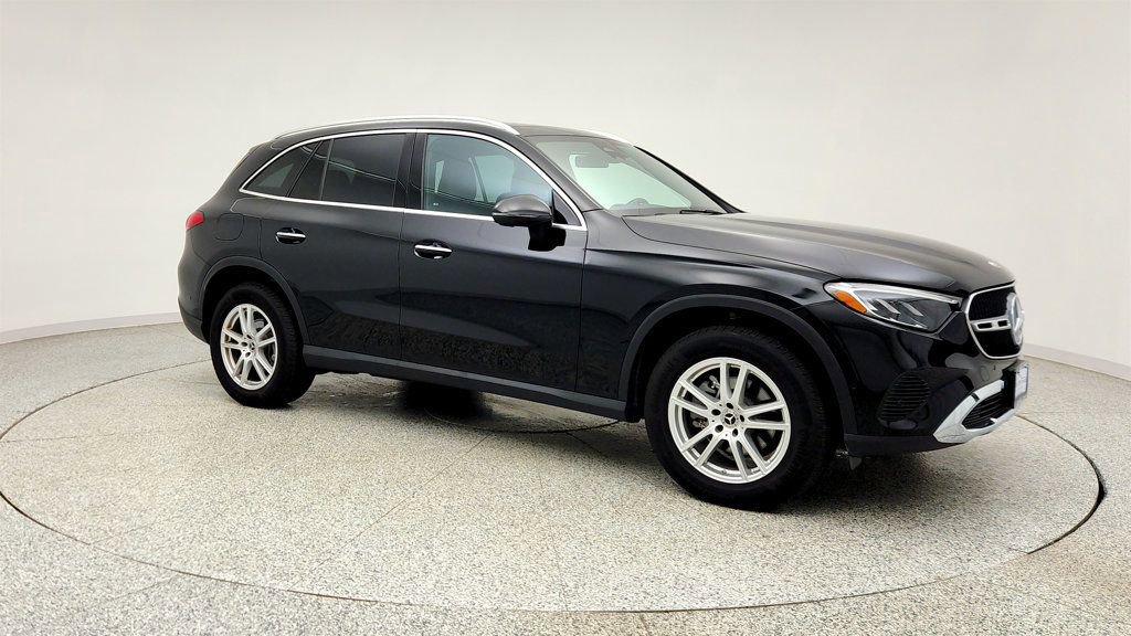 Used 2025 Mercedes-Benz GLC 300 4MATIC image 3