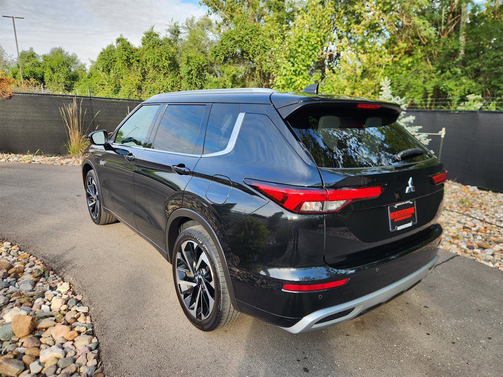 Used 2024 Mitsubishi Outlander SEL AWD/4WD image 3