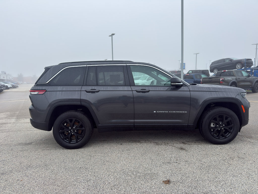 Used 2024 Jeep Grand Cherokee Limited image 4