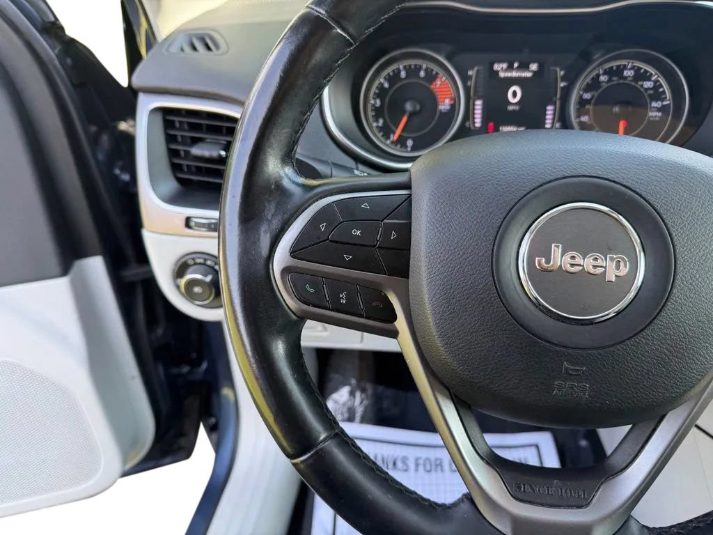 Used 2020 Jeep Cherokee Latitude Plus AWD/4WD image 17