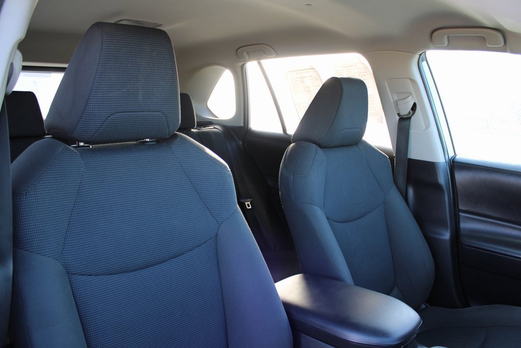 Used 2022 Toyota RAV4 LE image 19