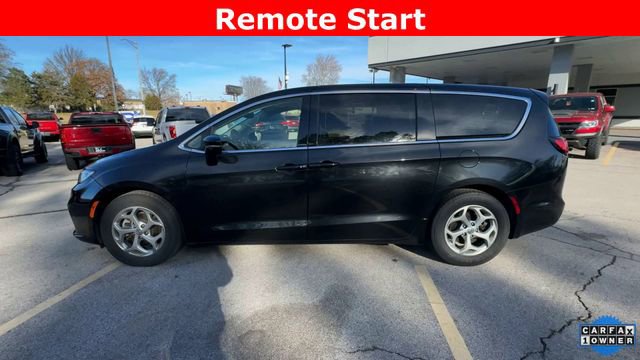 Used 2024 Chrysler Pacifica Limited image 5