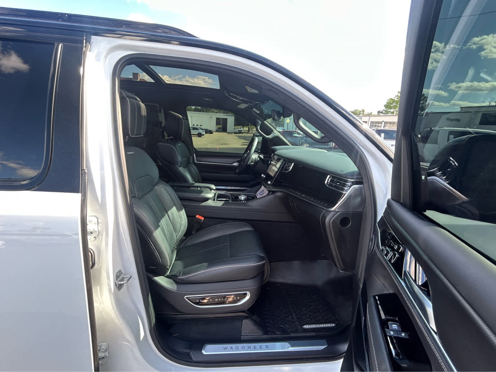 Used 2025 Jeep Grand Wagoneer Series II Obsidian w/ Quick Order Packagew 28T AWD/4WD image 25