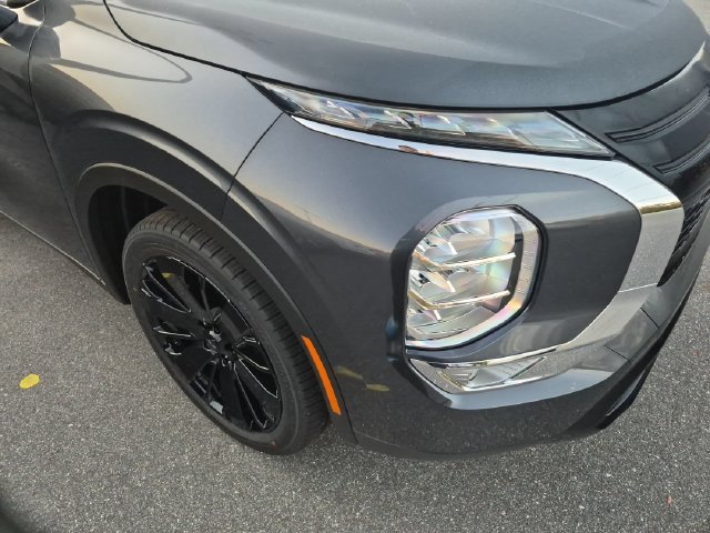 New 2026 Mitsubishi Outlander LE FWD image 8