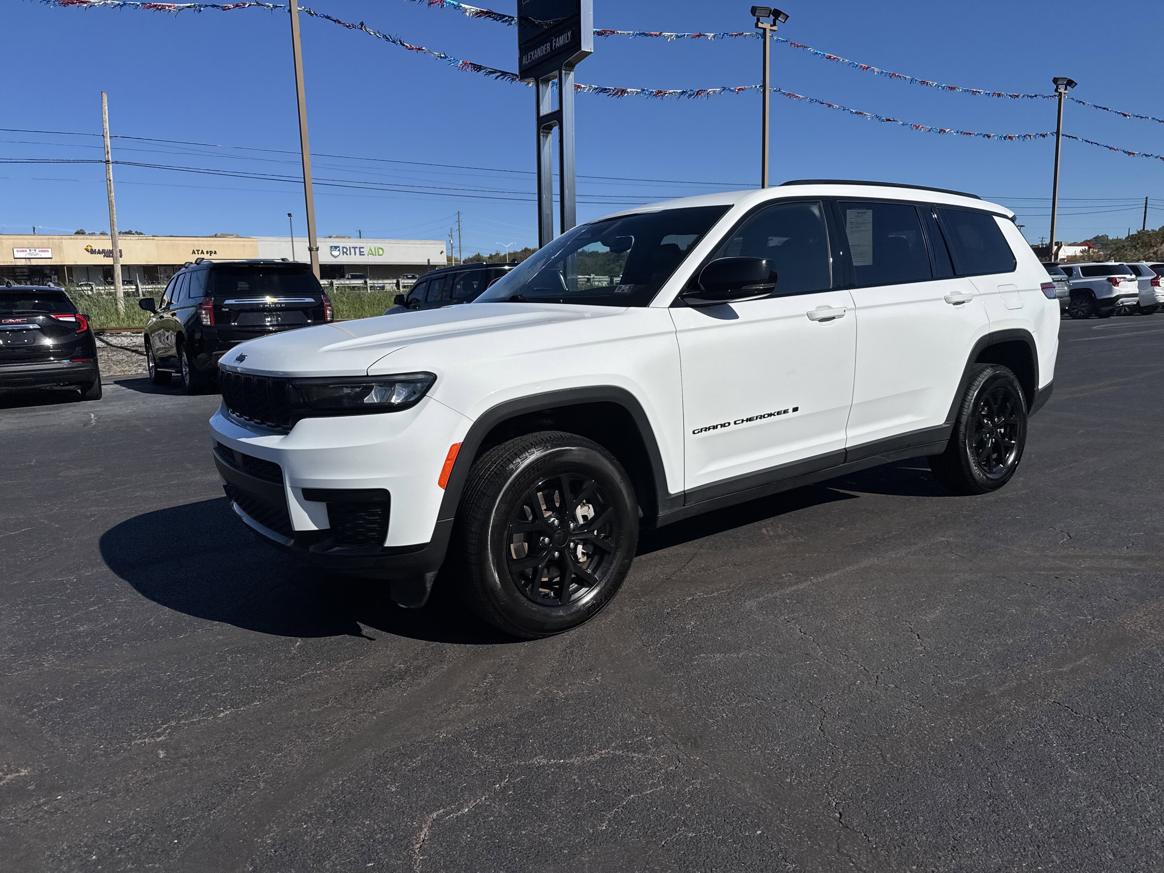 Used 2024 Jeep Grand Cherokee L Laredo image 8