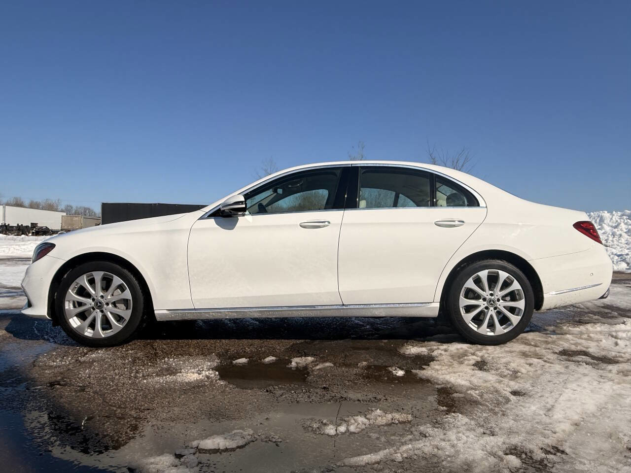 Used 2020 Mercedes-Benz E 350 4MATIC Sedan image 2