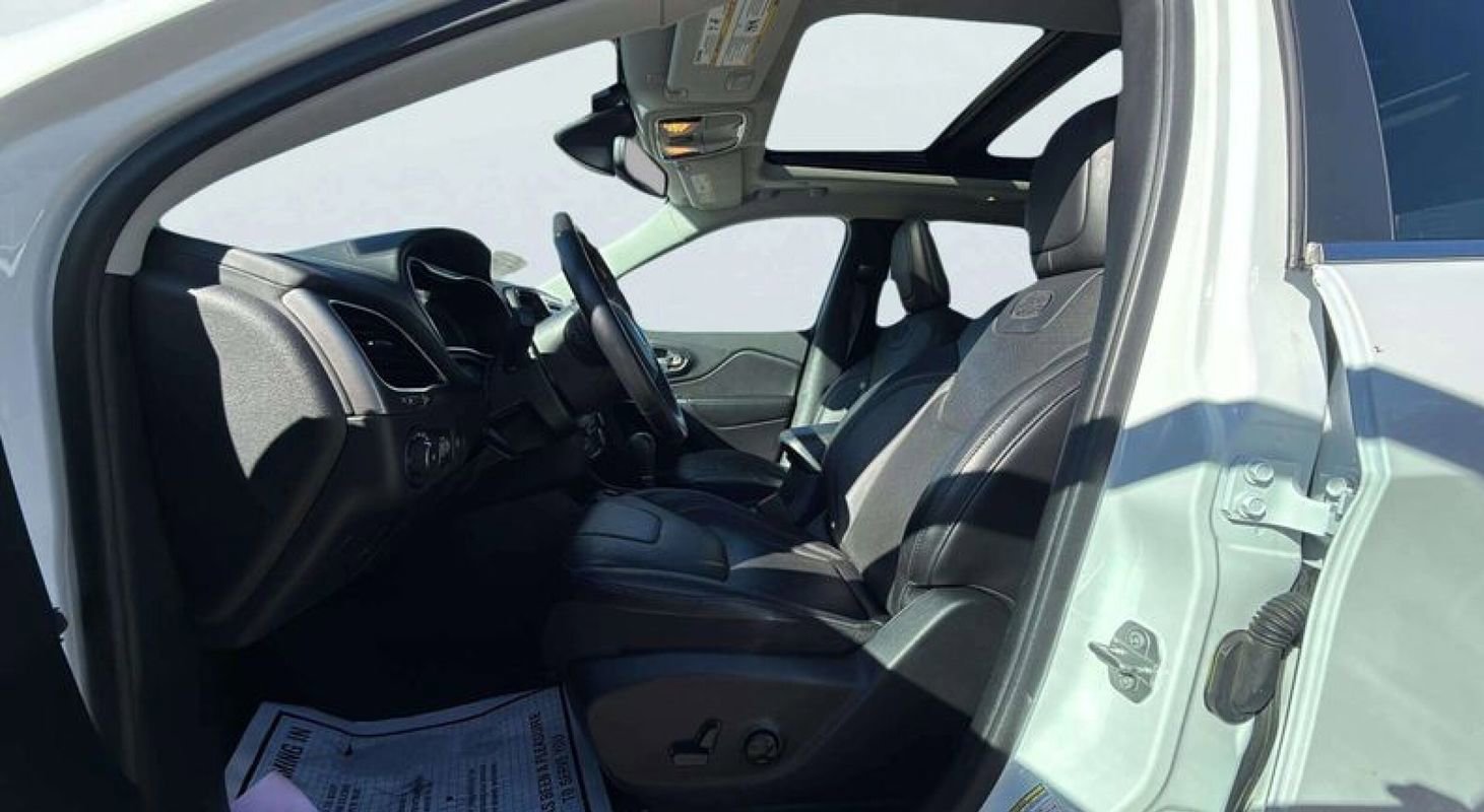 Used 2019 Jeep Cherokee Overland w/ Technology Group image 15