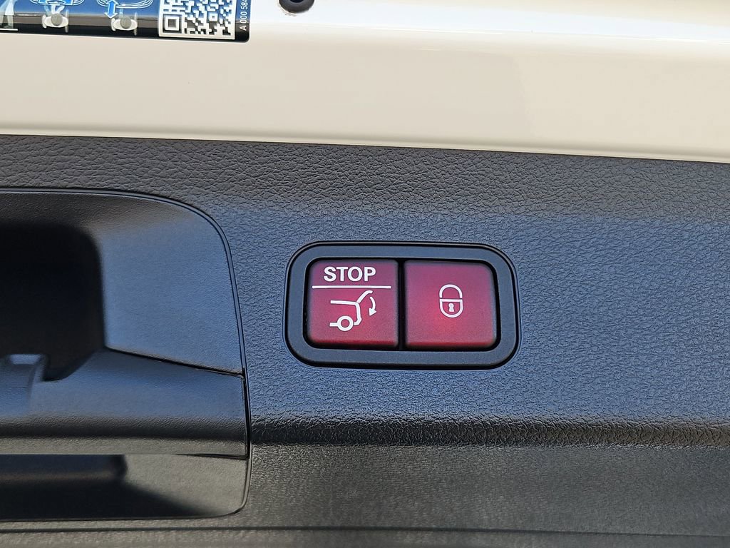 Used 2024 Mercedes-Benz GLS 450 4MATIC image 36