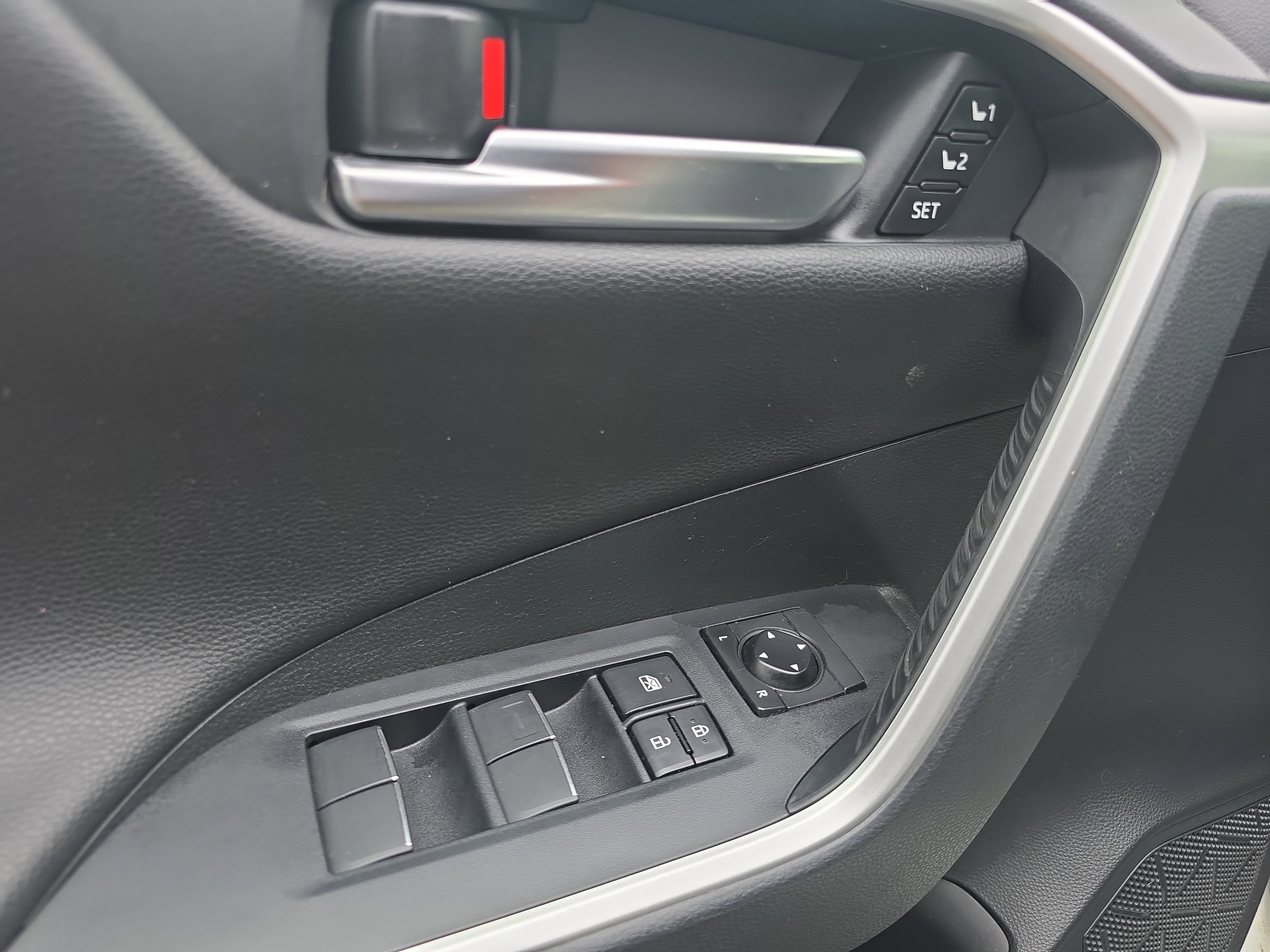 Used 2019 Toyota RAV4 Limited w/ All Weather Liner Package image 18