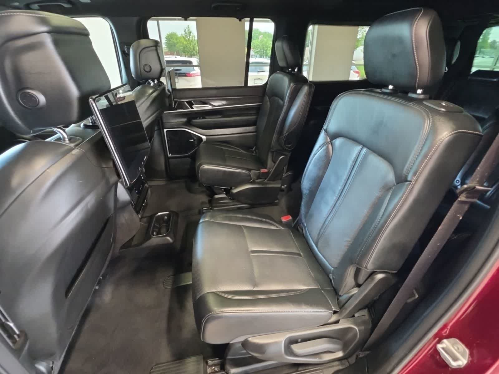Used 2022 Jeep Wagoneer Series III w/ Premium Group I AWD/4WD image 33