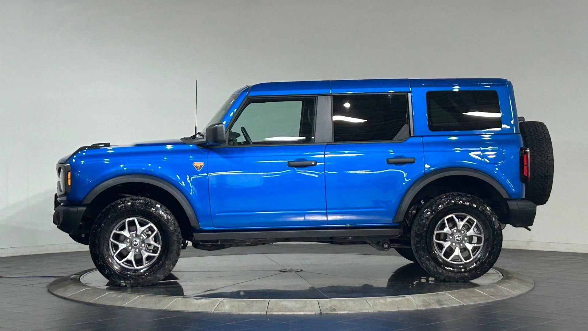 Used 2025 Ford Bronco Badlands AWD/4WD image 6