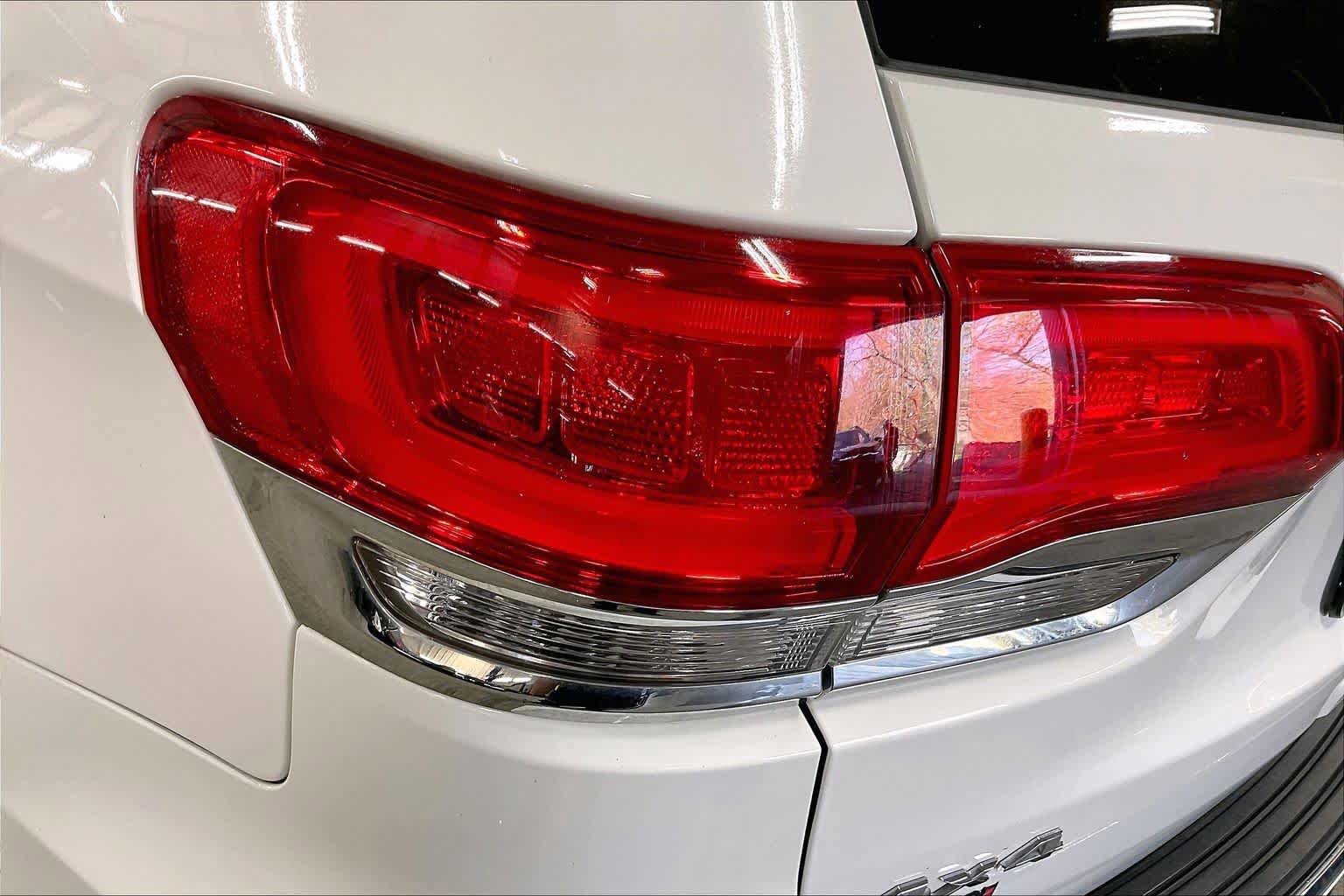 Used 2019 Jeep Grand Cherokee Limited AWD/4WD image 29