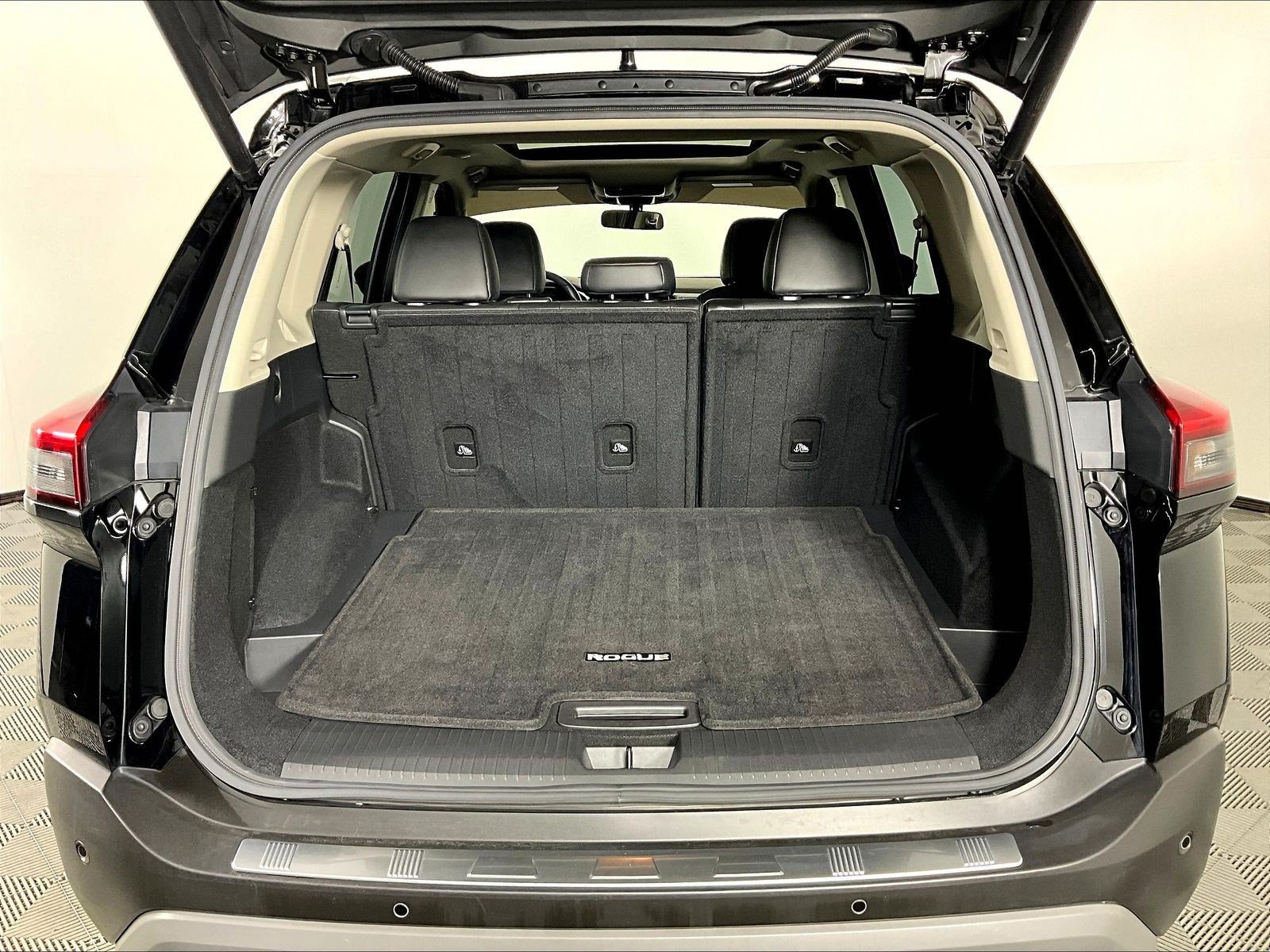 Certified 2021 Nissan Rogue SV w/ Premium Package AWD/4WD image 36