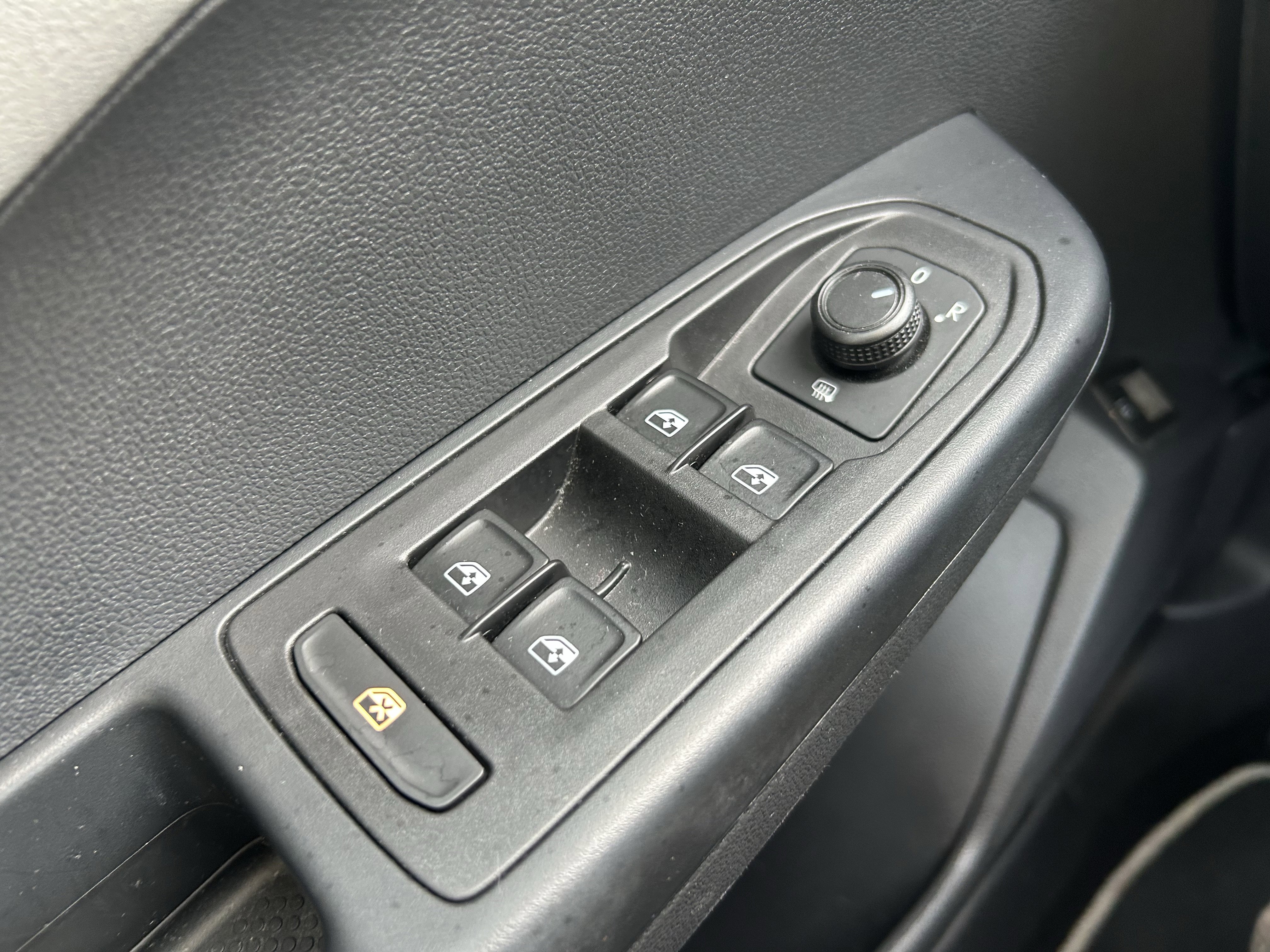 Certified 2023 Volkswagen Taos SE w/ Panoramic Sunroof Package image 21