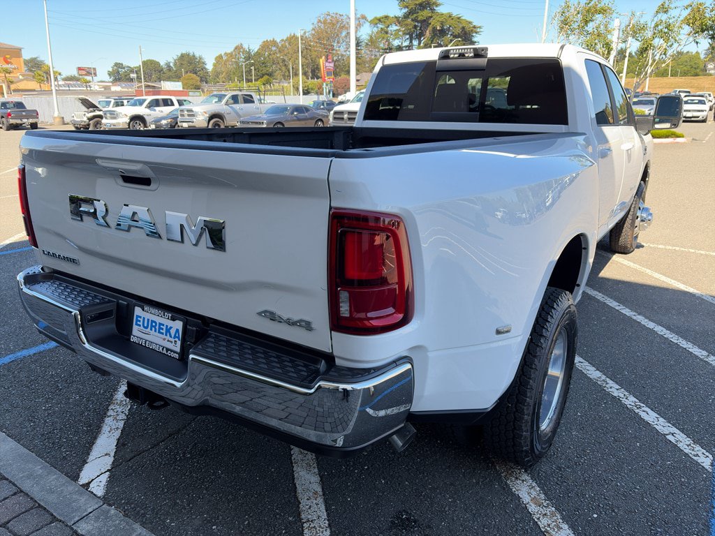 New 2026 RAM 3500 Laramie AWD/4WD image 22