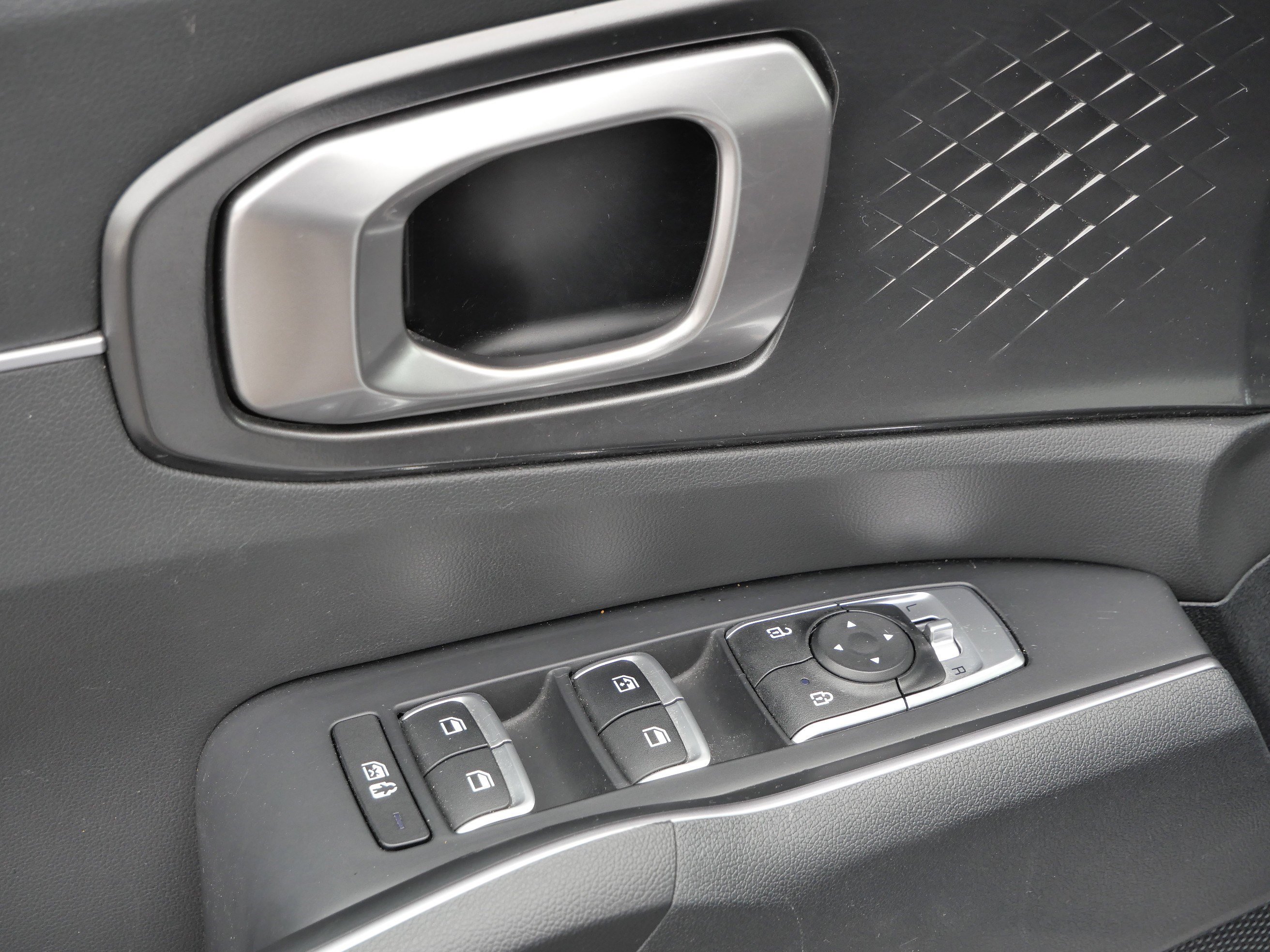 Used 2023 Kia Sorento LX image 19