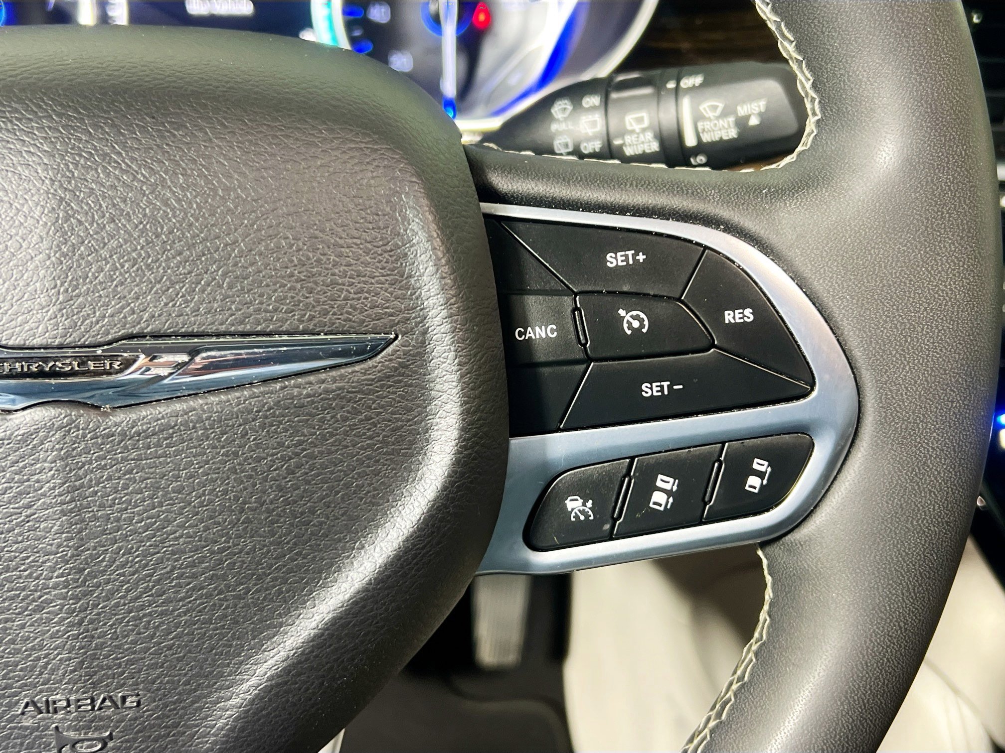 Used 2023 Chrysler Pacifica Limited image 19