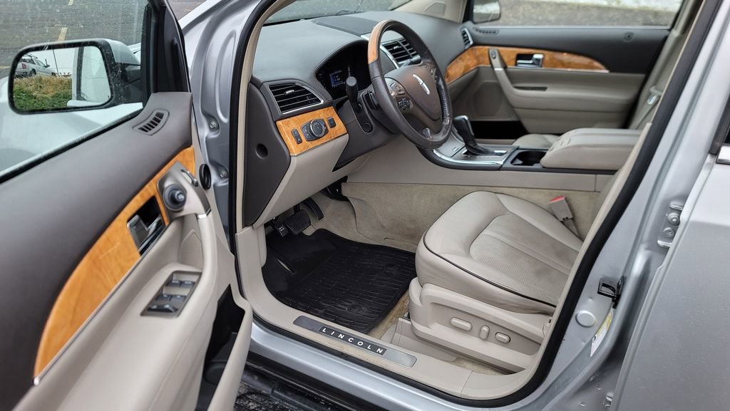 Used 2013 Lincoln MKX Base image 18