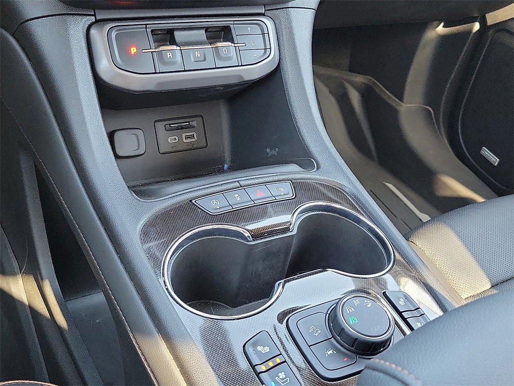 Used 2023 GMC Acadia AT4 w/ Technology Package image 18