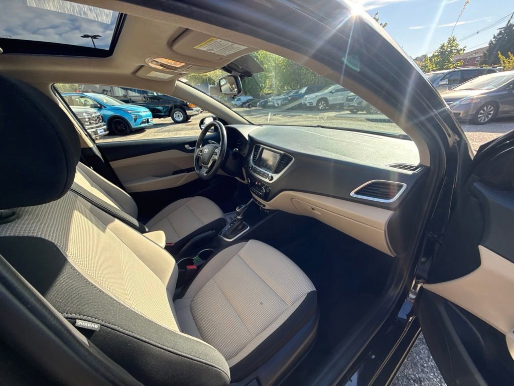 Used 2021 Hyundai Accent Limited FWD image 16
